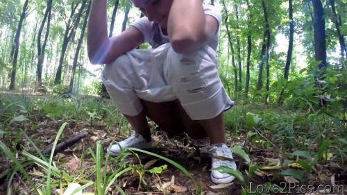 Pee attempts in the forest (05.02.2016/Love2Piss.com/FullHD/1080p) 
