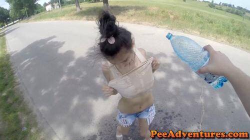 A quick pee in the grass on the side of the road [FullHD, 1080p] [PeeAdventures.com] - Pissing