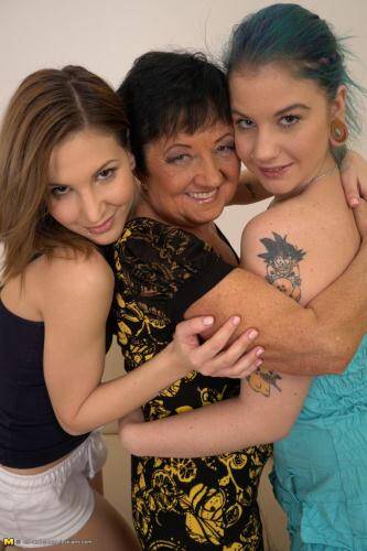 Niki (19), Chanel (21), Hanna D. (68) - Lesbians [SD, 540p] [Old-and-young-lesbians.com] - Incest