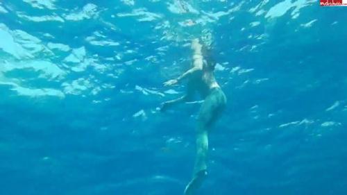 Sexy-engel - Mermaid mit blanken Titten (02.12.2016/HD/720p)