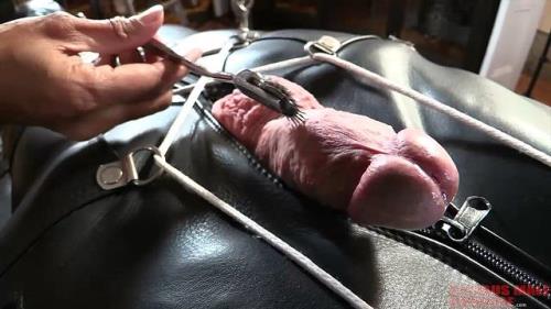 Inflatable leather (16.08.2017/Seriousmalebondage.com/HD/720p) 