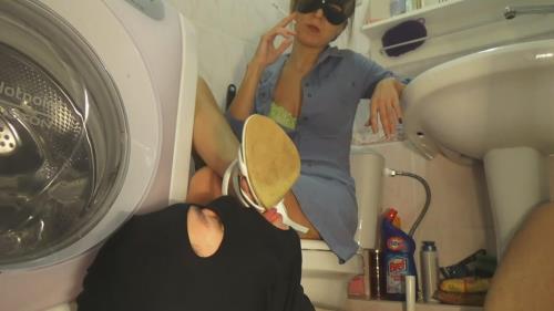 Slave in the toilet of Mistress Emily [FullHD, 1080p]