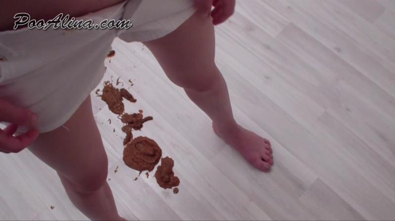 Pooalina - Alina Pooping In White Shorts And Smeared Shit Ass (Pooping Girls / Solo Scat) Shit Smeared [HD 720p]