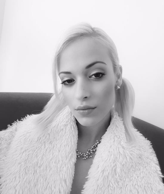 Ria Sunn - Max a Prague (3) : Ria, 19ans, beaute blonde! (2019/FullHD)