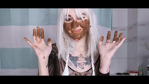 DirtyBetty - Do not let this bitch play with food (02.03.2019/ScatShop.com/Scat/FullHD/1080p) 