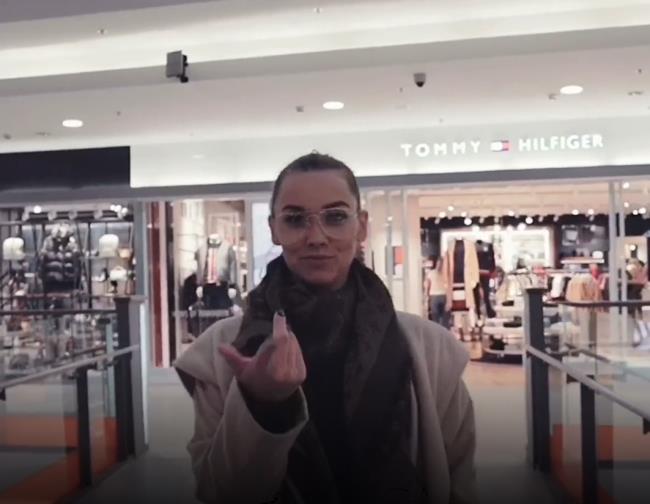 Kristina Sweet - Public Blowjob In A Clothing Store. A Young Baby With Glasses Swallows Cum (2019/FullHD)