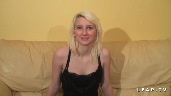 Petite Francaise - Adeline - Jeune Petite francaise defoncee pour son casting ...