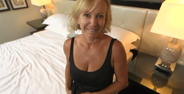 Mompov 44 year old busty business woman.