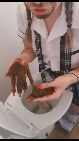 CremeDeLaJen - Schoolgirl plays with poop out of toilet [UltraHD 2K, 1280p] [ScatShop.com]
