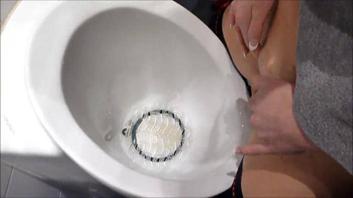Scat Porn: 2 pussies pissing and crapping into urinal - Amateur (FullHD/1080p/96.9 MB) 25.04.2016