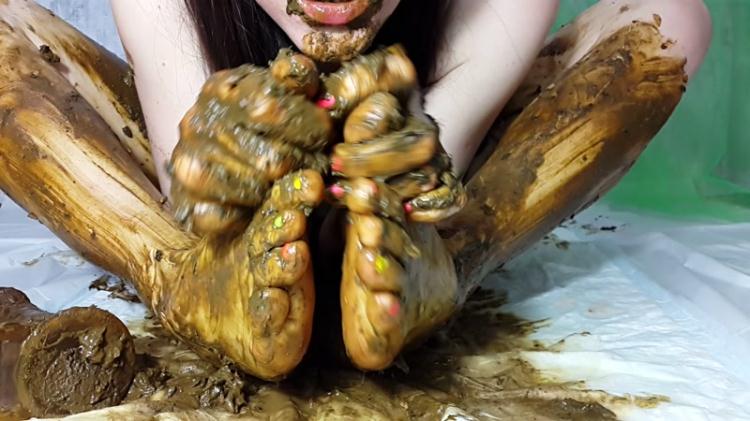 My feet receive a portion of shit part 2 - Foot In Shit / 26 Nov 2016 [Scat Fboom / FullHD]