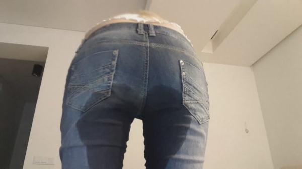 Blonde Hard Rub Jeans Poop (FullHD 1080p)