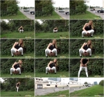 White-pants - Sexy Girl Pissing Outdoors / 07-12-2016 [FullHD/1080p/MP4/131 MB] by XnotX