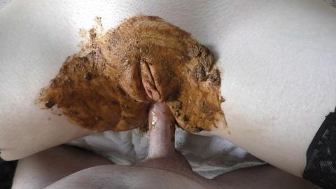ScatSlammers - Pussy fucked and covered in shit by Kinky Kelz (FullHD 1080p)